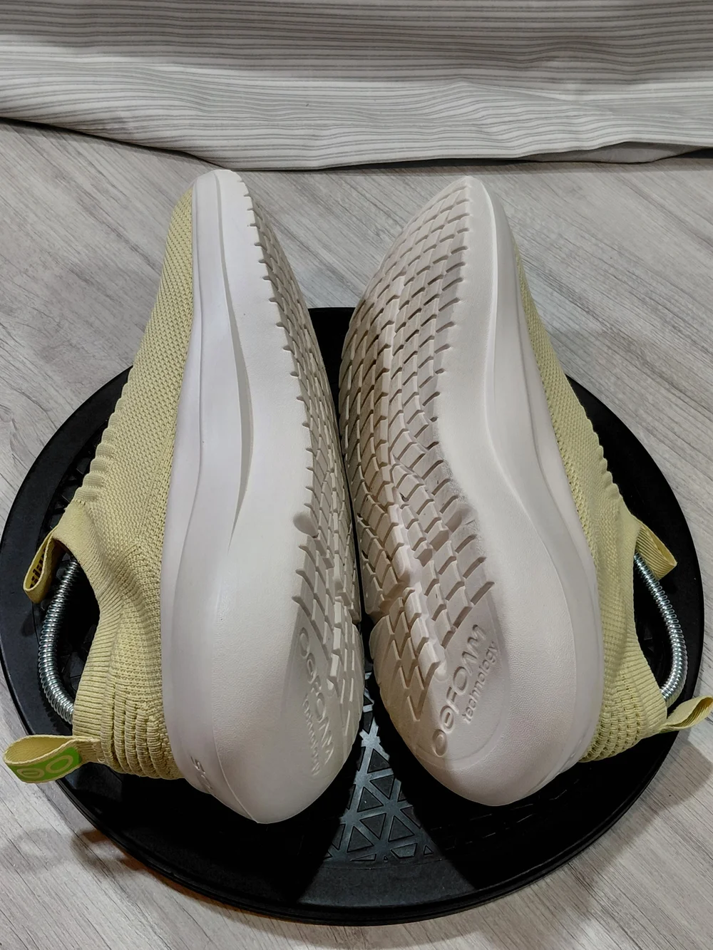 OOFOS Women's OOmy Zen Slip On Recovery Slip-On Knit Sneakers - Pale Yellow W9